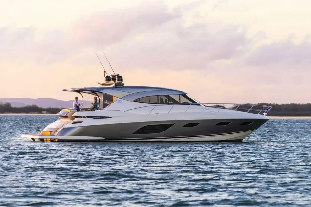 Riviera 6000 Sport Yacht