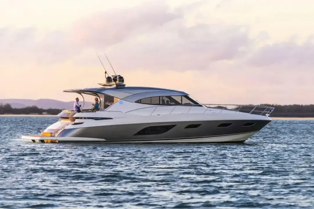 Riviera 6000 Sport Yacht