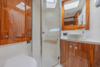 Thumbnail von Riviera 6000 Sport Yacht