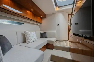Thumbnail von Riviera 6000 Sport Yacht