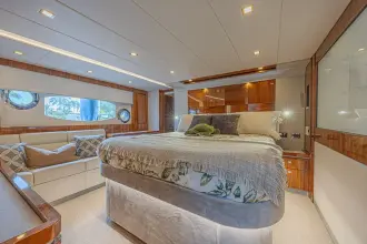 Thumbnail von Riviera 6000 Sport Yacht