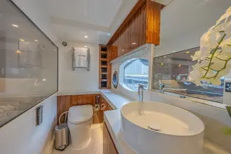 Thumbnail von Riviera 6000 Sport Yacht