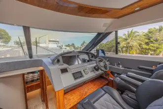 Thumbnail von Riviera 6000 Sport Yacht
