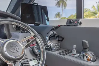 Thumbnail von Riviera 6000 Sport Yacht