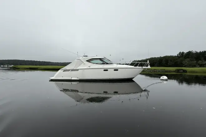 Tiara Yachts 3500 Sovran