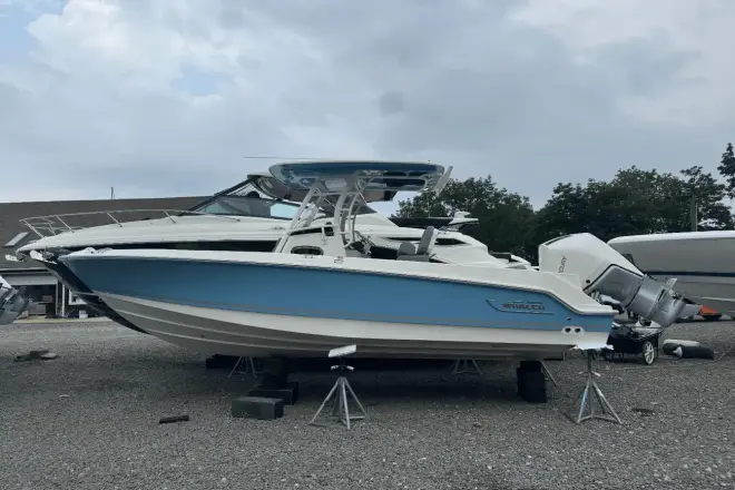 Boston Whaler 230 Outrage