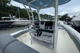 Thumbnail von Boston Whaler 230 Outrage