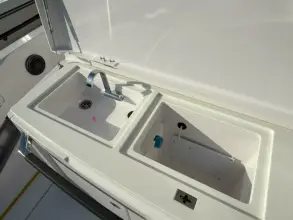 Thumbnail von Axopar 37 XC Cross Cabin Stock 20