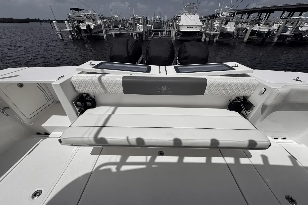 Thumbnail von Bertram 39 CC