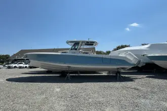 Thumbnail von Boston Whaler 330 Outrage