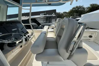 Thumbnail von Boston Whaler 330 Outrage