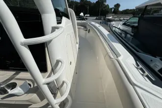 Thumbnail von Boston Whaler 330 Outrage