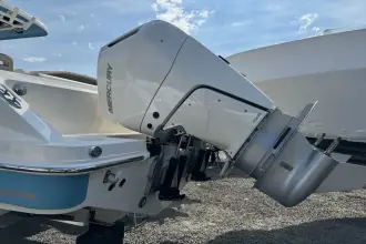 Thumbnail von Boston Whaler 330 Outrage