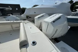 Thumbnail von Boston Whaler 330 Outrage