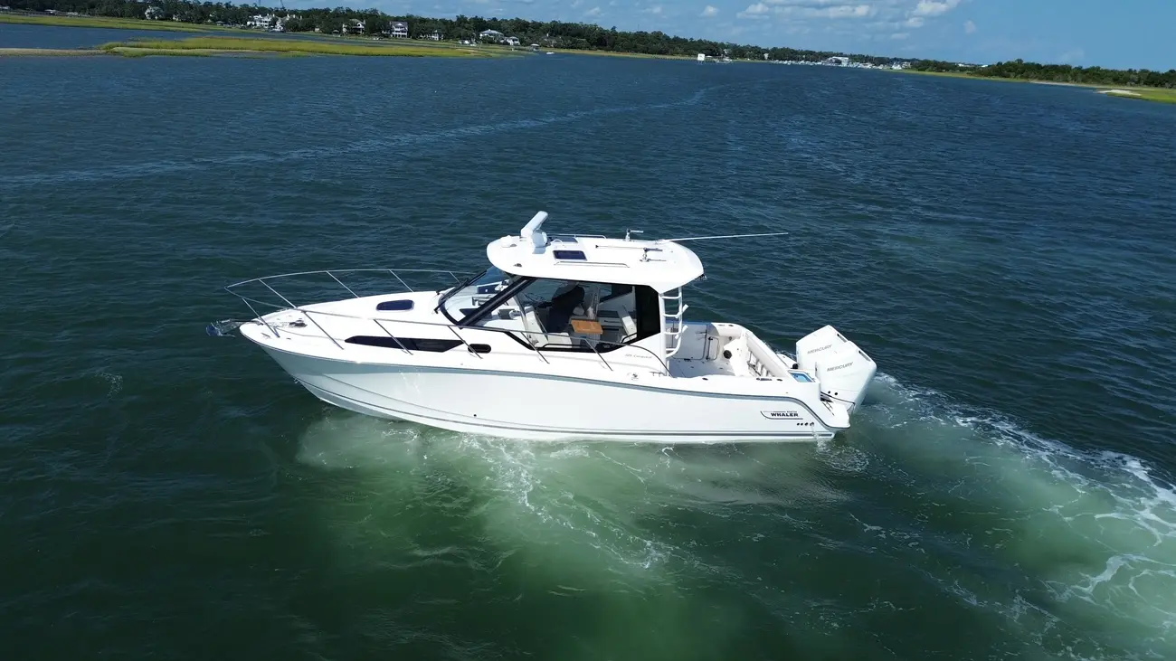 Boston Whaler 325 Conquest