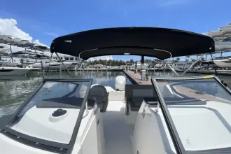 Thumbnail von Boston Whaler 210 Vantage