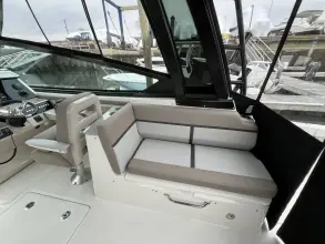 Thumbnail von Boston Whaler 330 Vantage