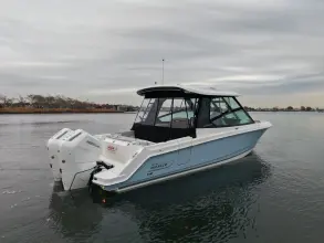 Thumbnail von Boston Whaler 330 Vantage