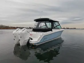 Thumbnail von Boston Whaler 330 Vantage