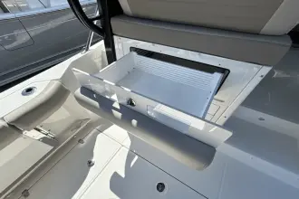 Thumbnail von Boston Whaler 365 Conquest