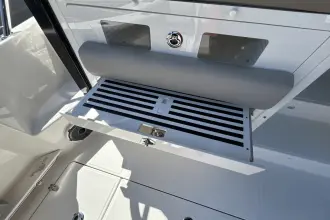 Thumbnail von Boston Whaler 365 Conquest