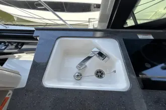 Thumbnail von Boston Whaler 365 Conquest