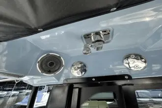 Thumbnail von Boston Whaler 365 Conquest