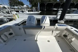 Thumbnail von Boston Whaler 365 Conquest
