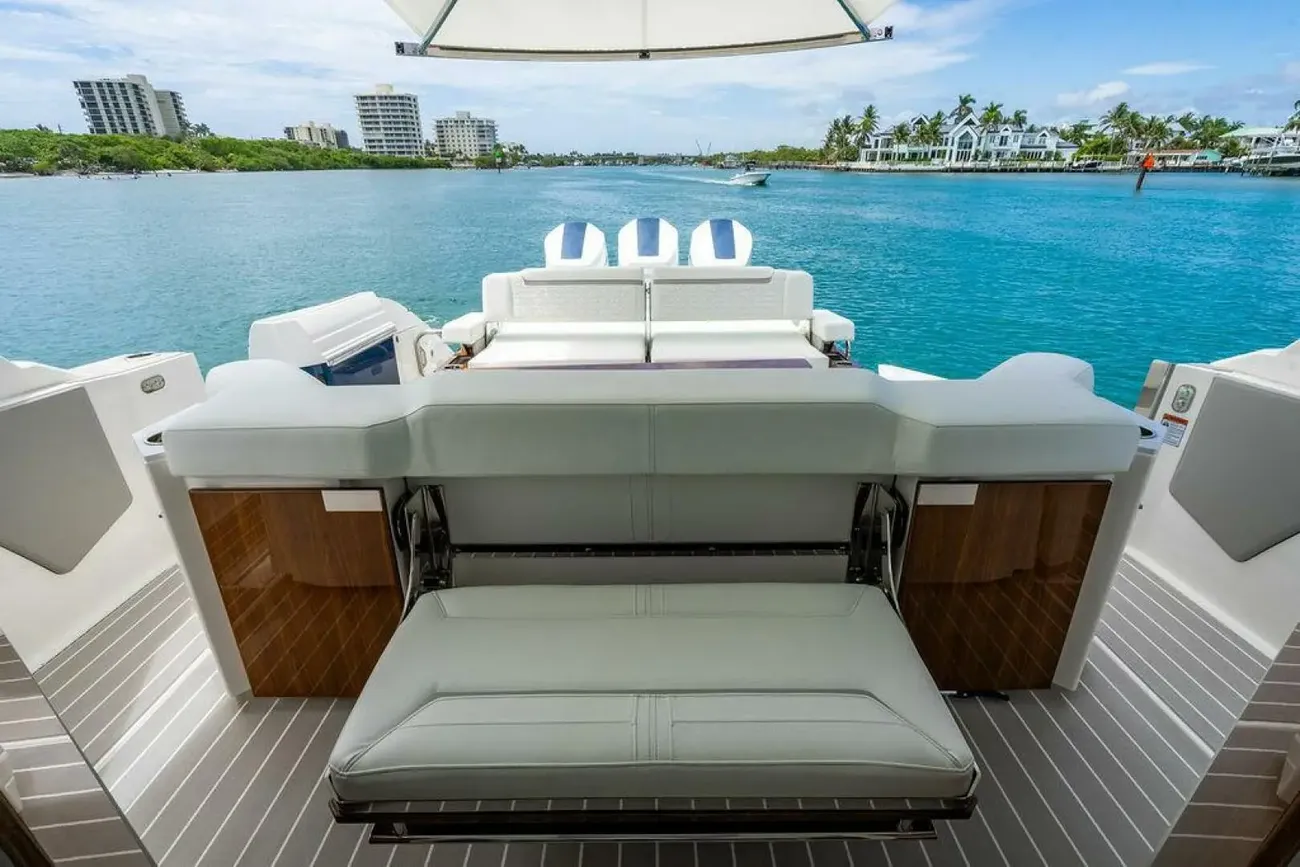 Thumbnail von Tiara Yachts 48LS