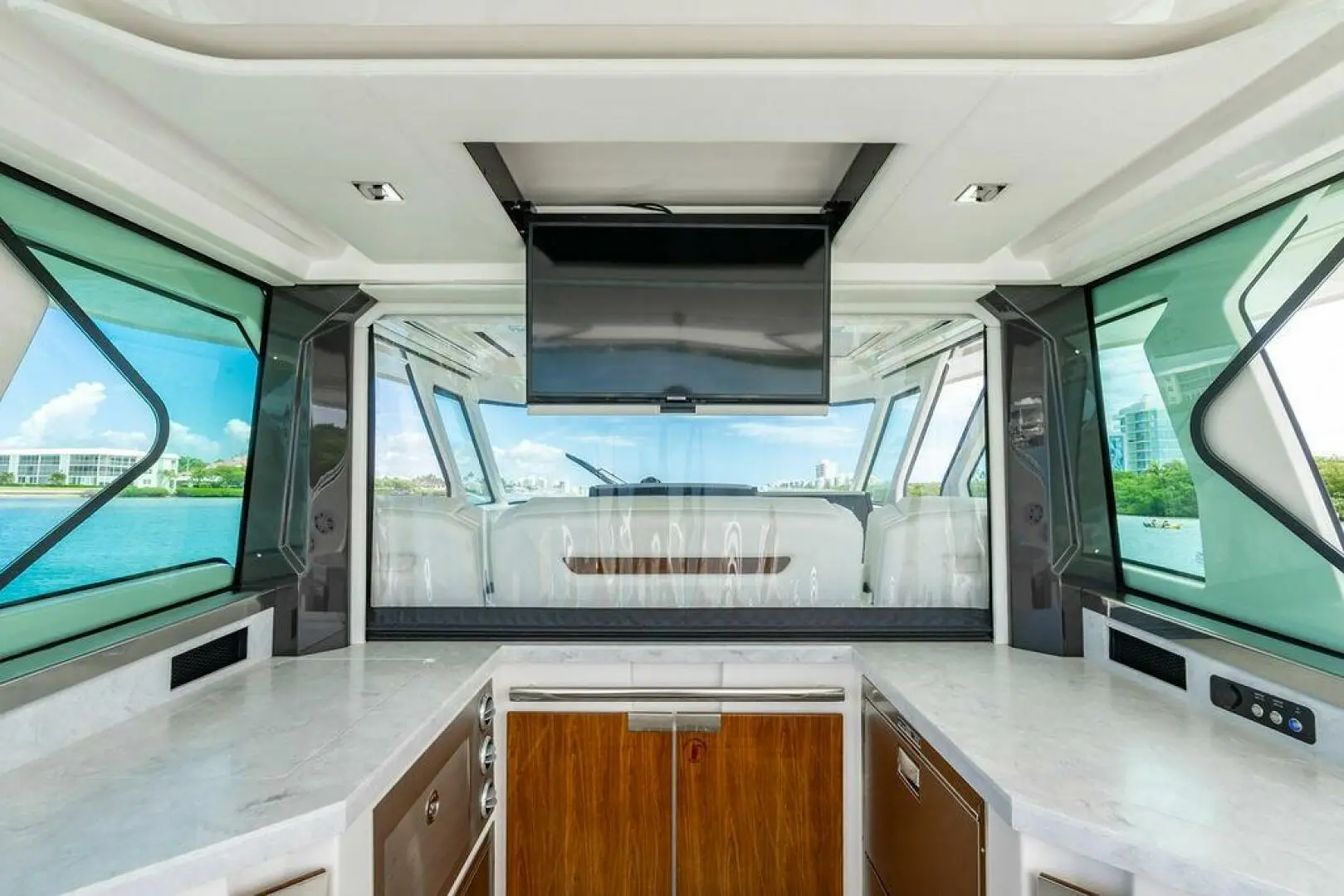 Thumbnail von Tiara Yachts 48LS