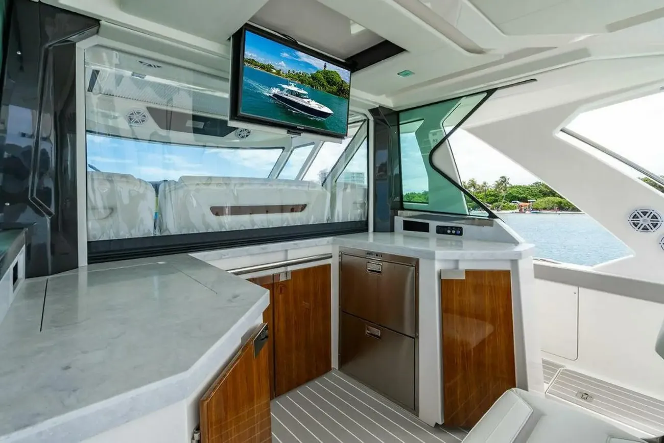 Thumbnail von Tiara Yachts 48LS