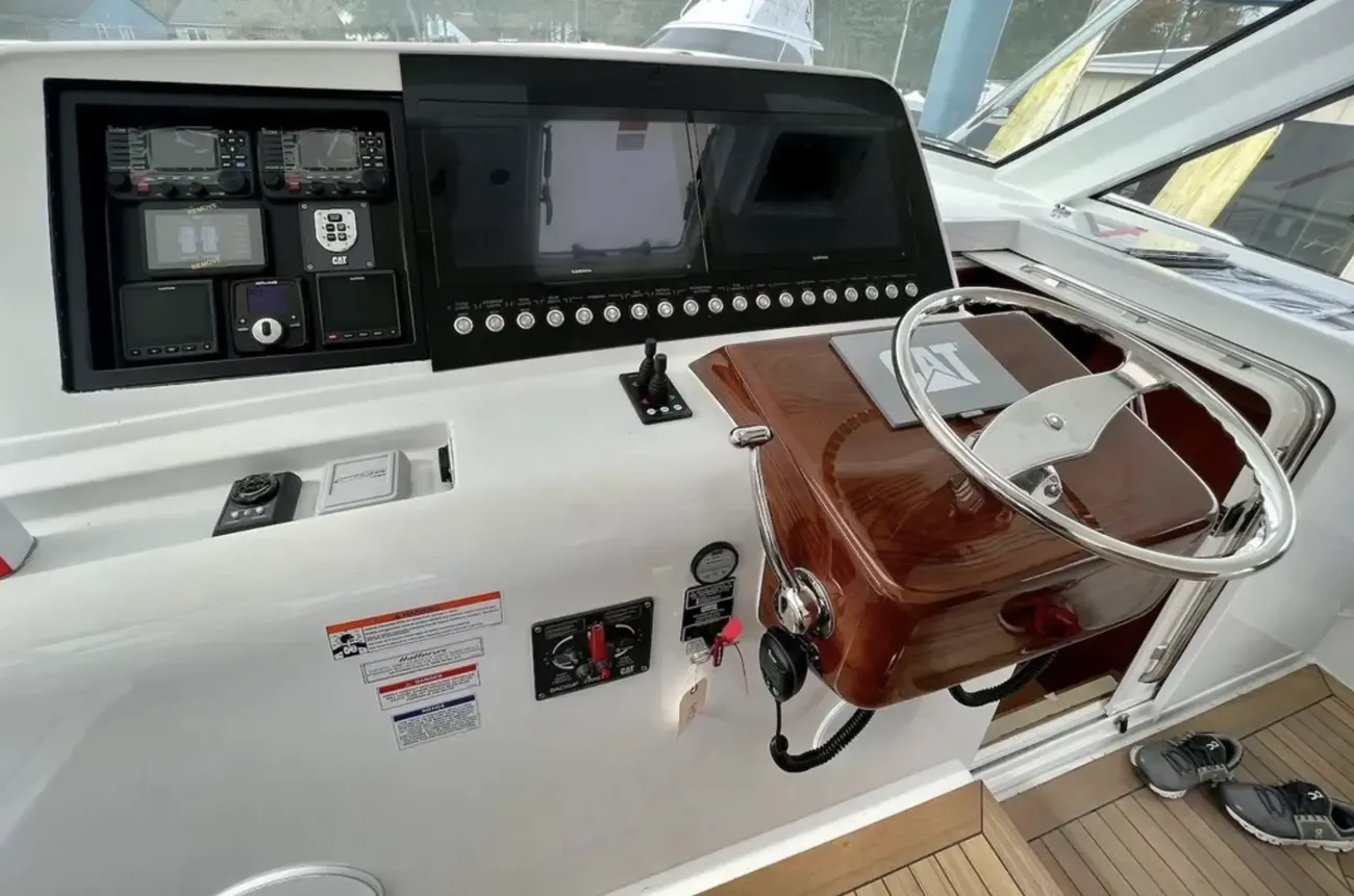 Thumbnail von Hatteras 45 Poco A Poco