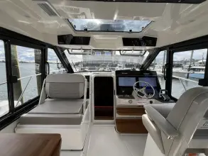 Thumbnail von Boston Whaler 365 Conquest