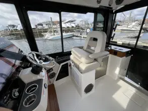 Thumbnail von Boston Whaler 365 Conquest