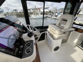 Thumbnail von Boston Whaler 365 Conquest