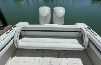 Thumbnail von Intrepid 323 Cuddy