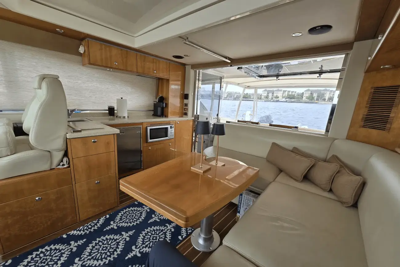 Thumbnail von Riviera 4400 Sport Yacht