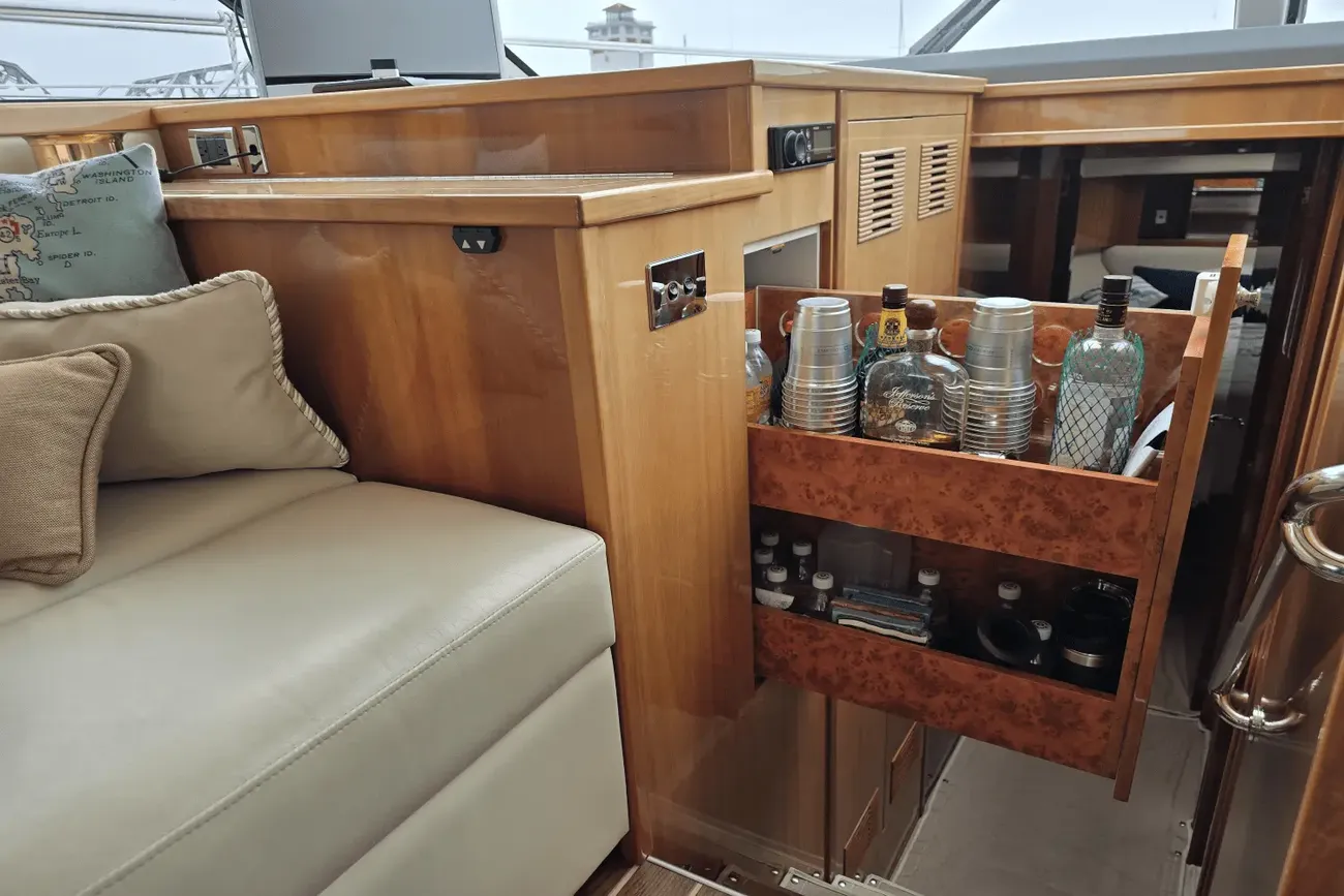 Thumbnail von Riviera 4400 Sport Yacht