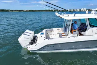 Thumbnail von Boston Whaler 360 Outrage