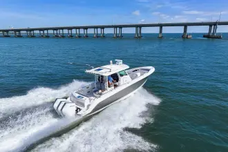 Thumbnail von Boston Whaler 360 Outrage