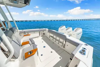 Thumbnail von Boston Whaler 360 Outrage