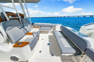 Thumbnail von Boston Whaler 360 Outrage