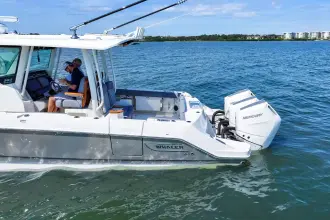 Thumbnail von Boston Whaler 360 Outrage