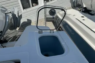 Thumbnail von Boston Whaler 240 Vantage