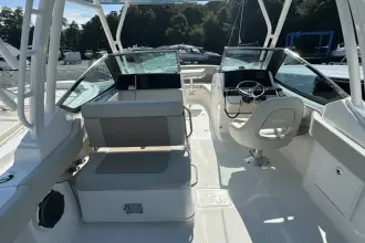 Thumbnail von Boston Whaler 240 Vantage