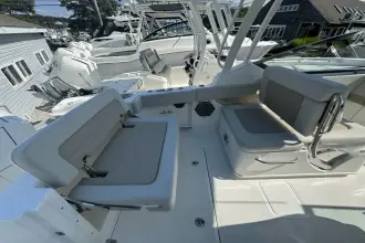 Thumbnail von Boston Whaler 240 Vantage