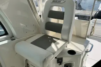 Thumbnail von Boston Whaler 345 Conquest