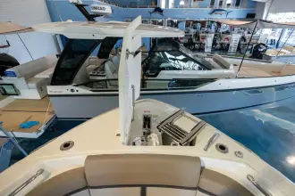 Thumbnail von Boston Whaler 330 Vantage