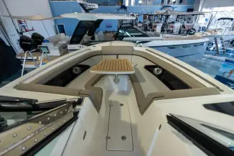 Thumbnail von Boston Whaler 330 Vantage