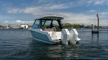Thumbnail von Boston Whaler 330 Vantage